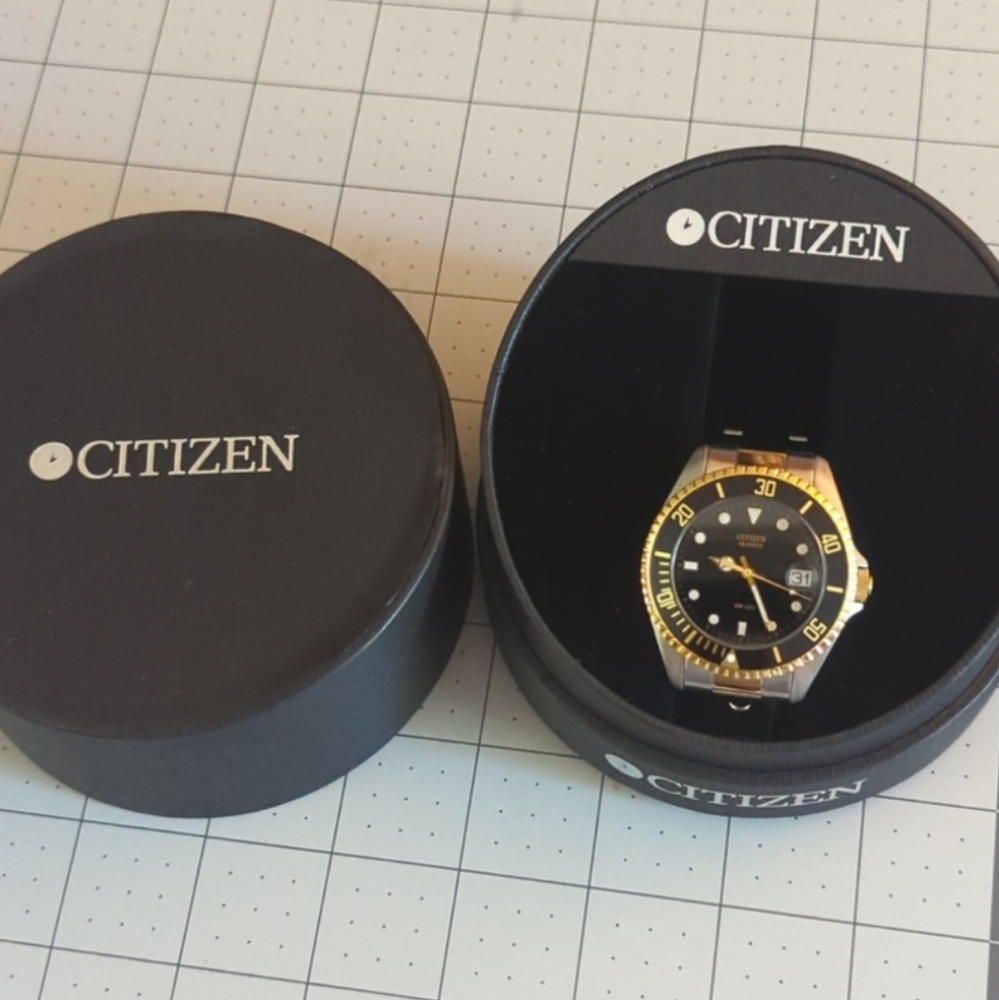 Citizen men's 2510-S004519 HSX quartz watch